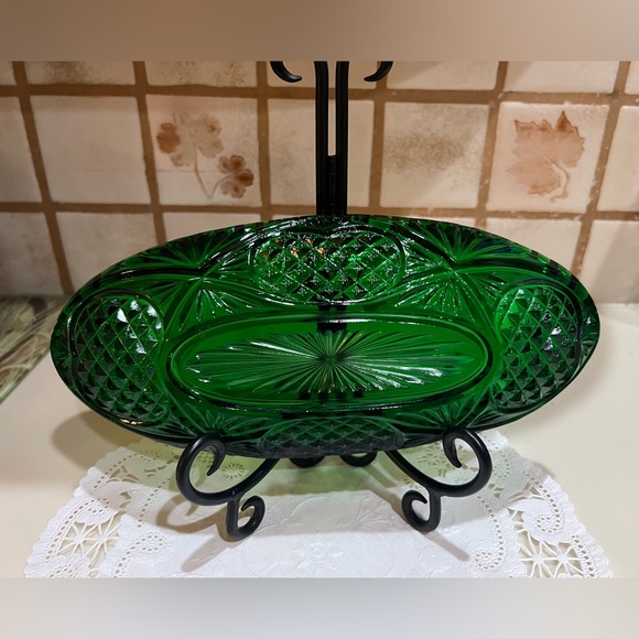 Vintage Large Green Indiana Glass Diamond Point Serving Dish - Picture 2 of 5